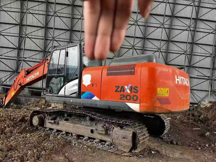 Buy Hitachi ZH200-5A Used Excavator / 1