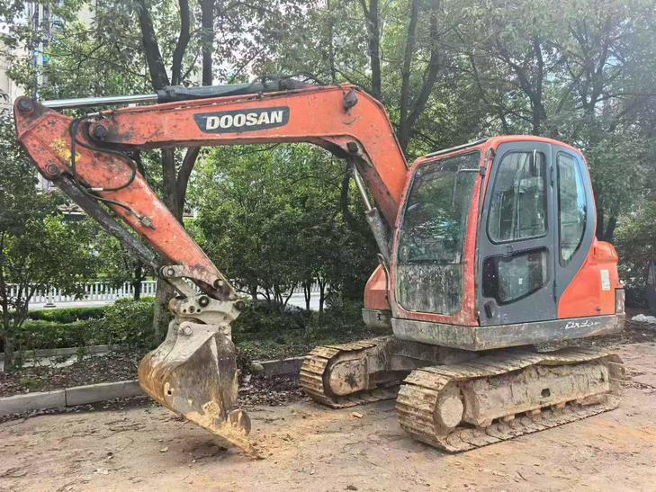 Buy Doosan DX75 Used Excavator / 1