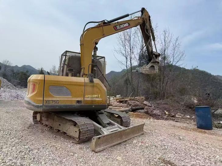 Buy XCMG XE75C Used Excavator / 1