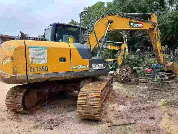 Buy XCMG XE135B Used Excavator / 1