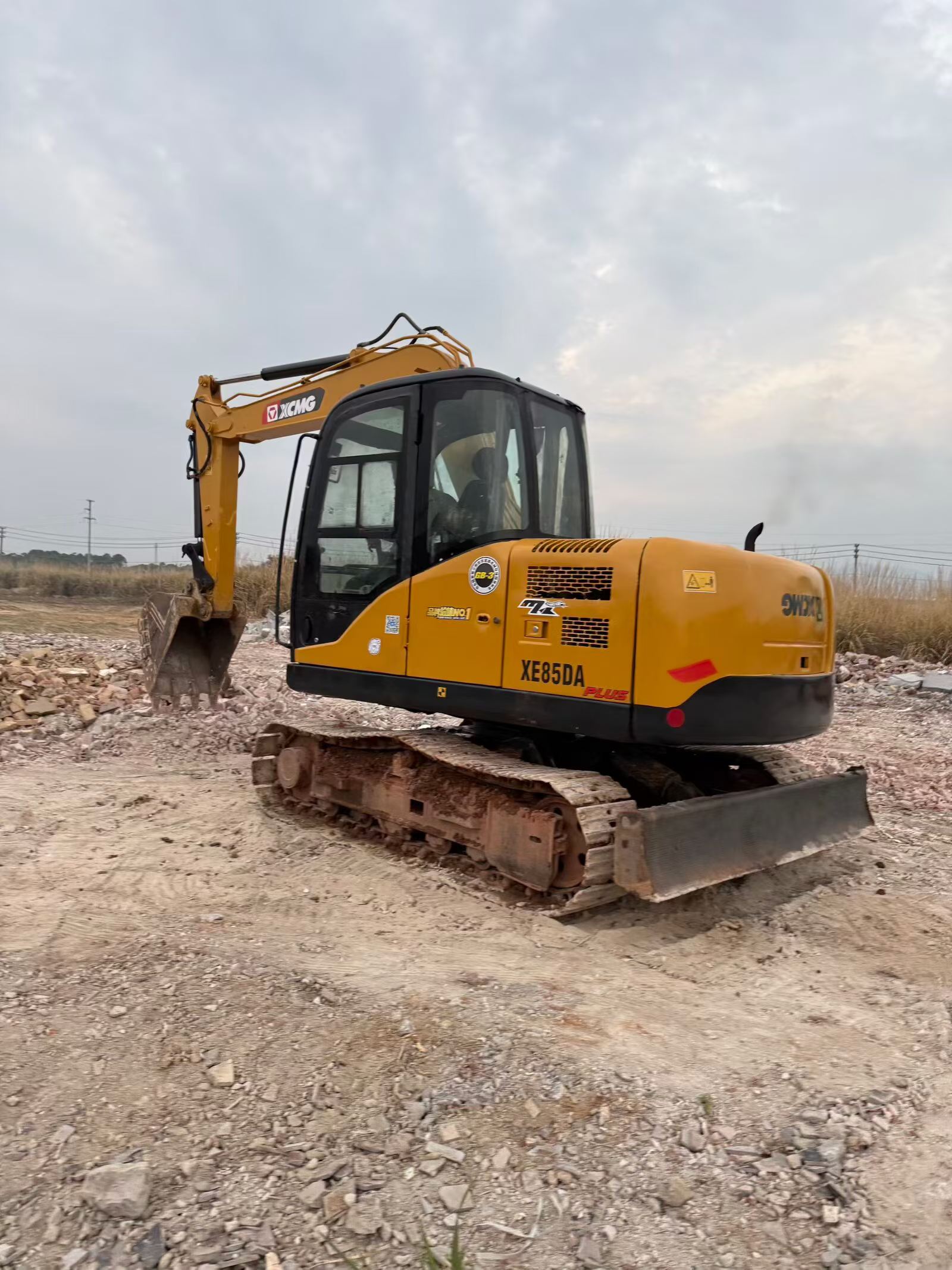 Buy XCMG XE85C Used Excavator / 2