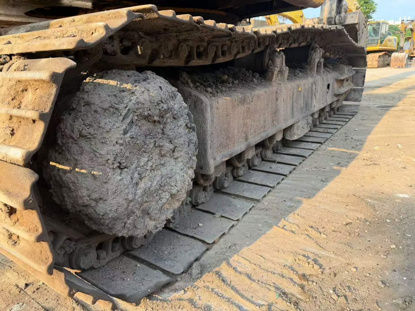 Buy Caterpillar 320V2 Used Excavator / 8
