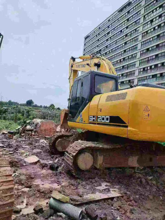 Buy Sumitomo SH200A5 Used Excavator / 1