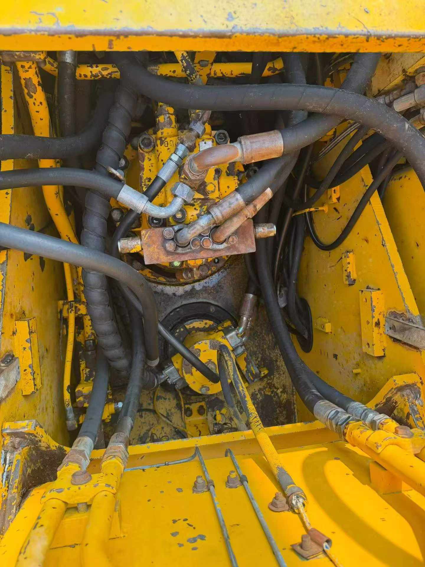 Buy Caterpillar 320V2 Used Excavator / 5