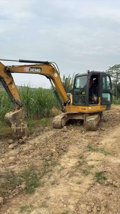 Buy XCMG XE60 Used Excavator / 1