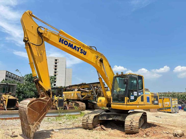 Buy Komatsu PC200-8 Used Excavator / 1