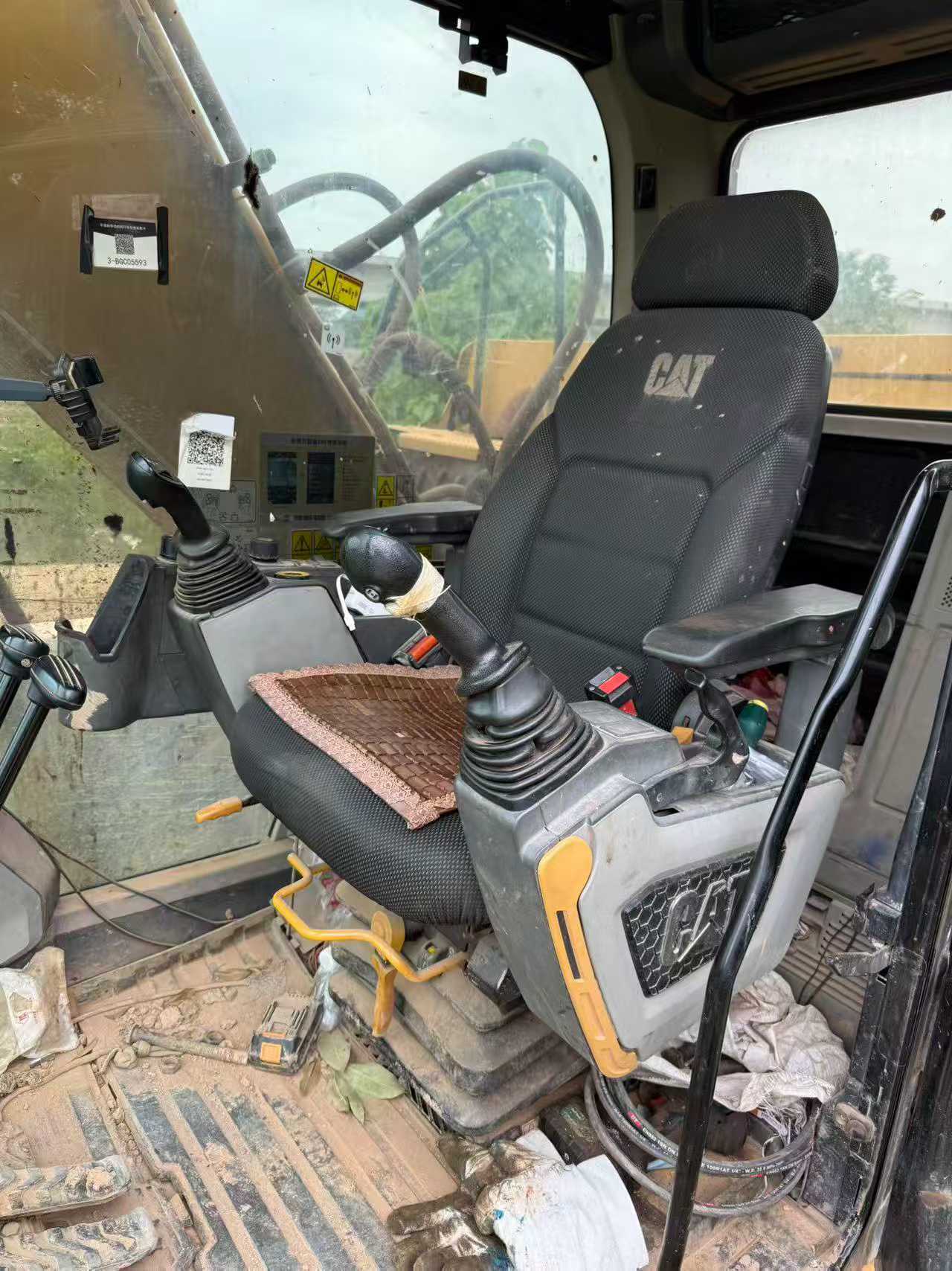 Buy Caterpillar 323 Used Excavator / 4