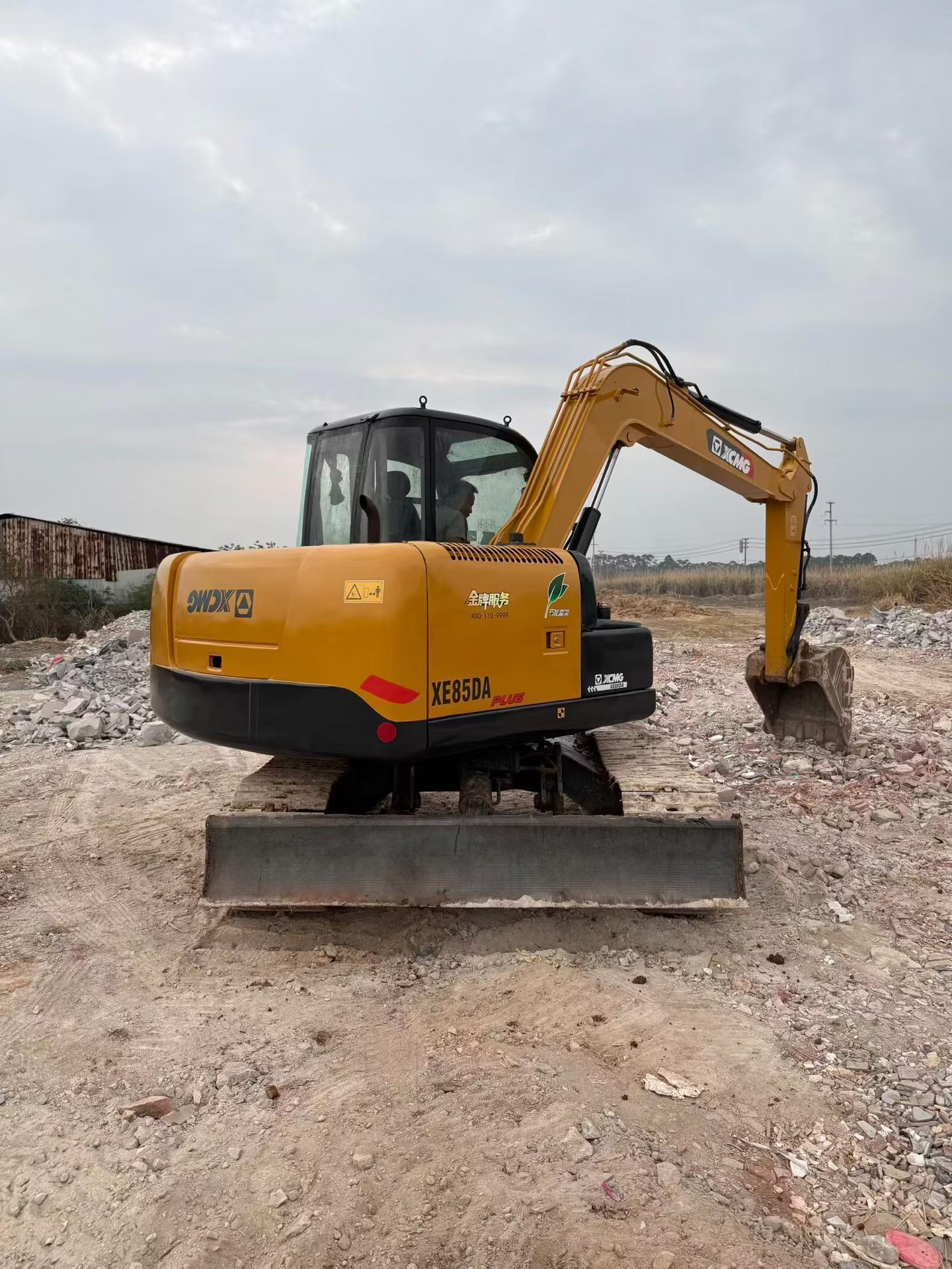 Buy XCMG XE85C Used Excavator / 3