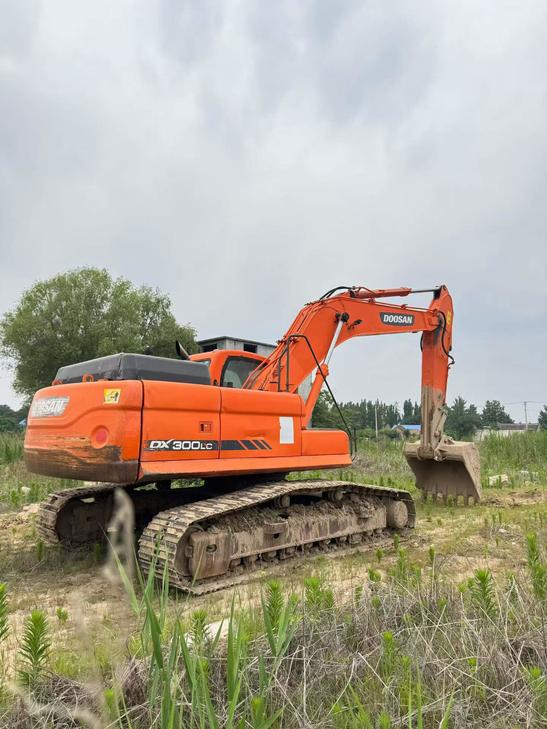 Buy Doosan DX260LC Used Excavator / 1