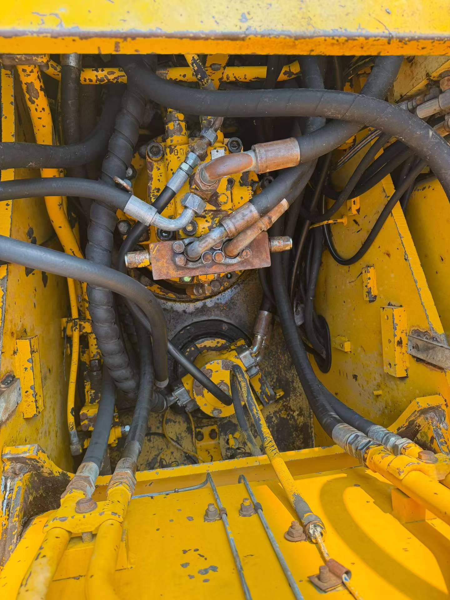 Buy Caterpillar 320V2 Used Excavator / 5