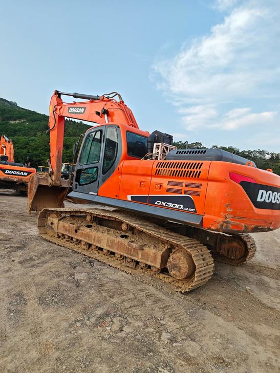 Buy Doosan DX260LC Used Excavator / 1