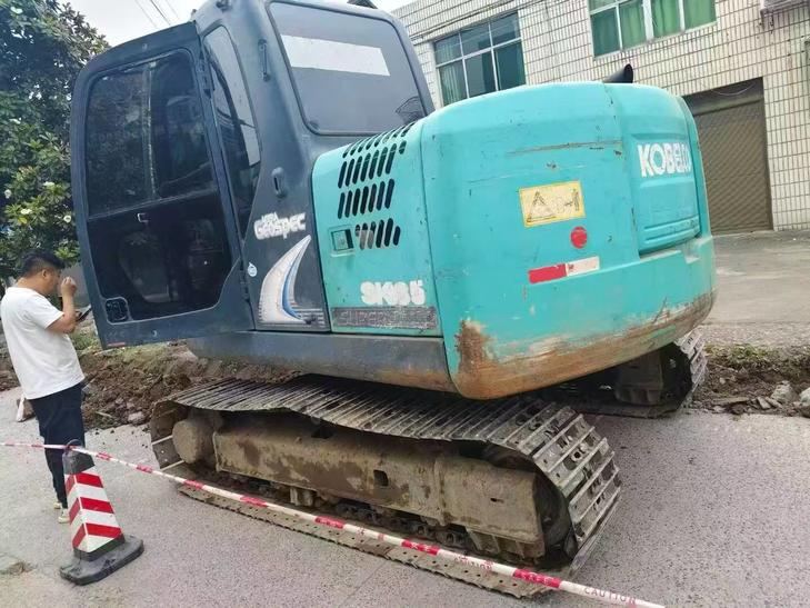 Buy Kobelco SK75 Used Excavator / 1