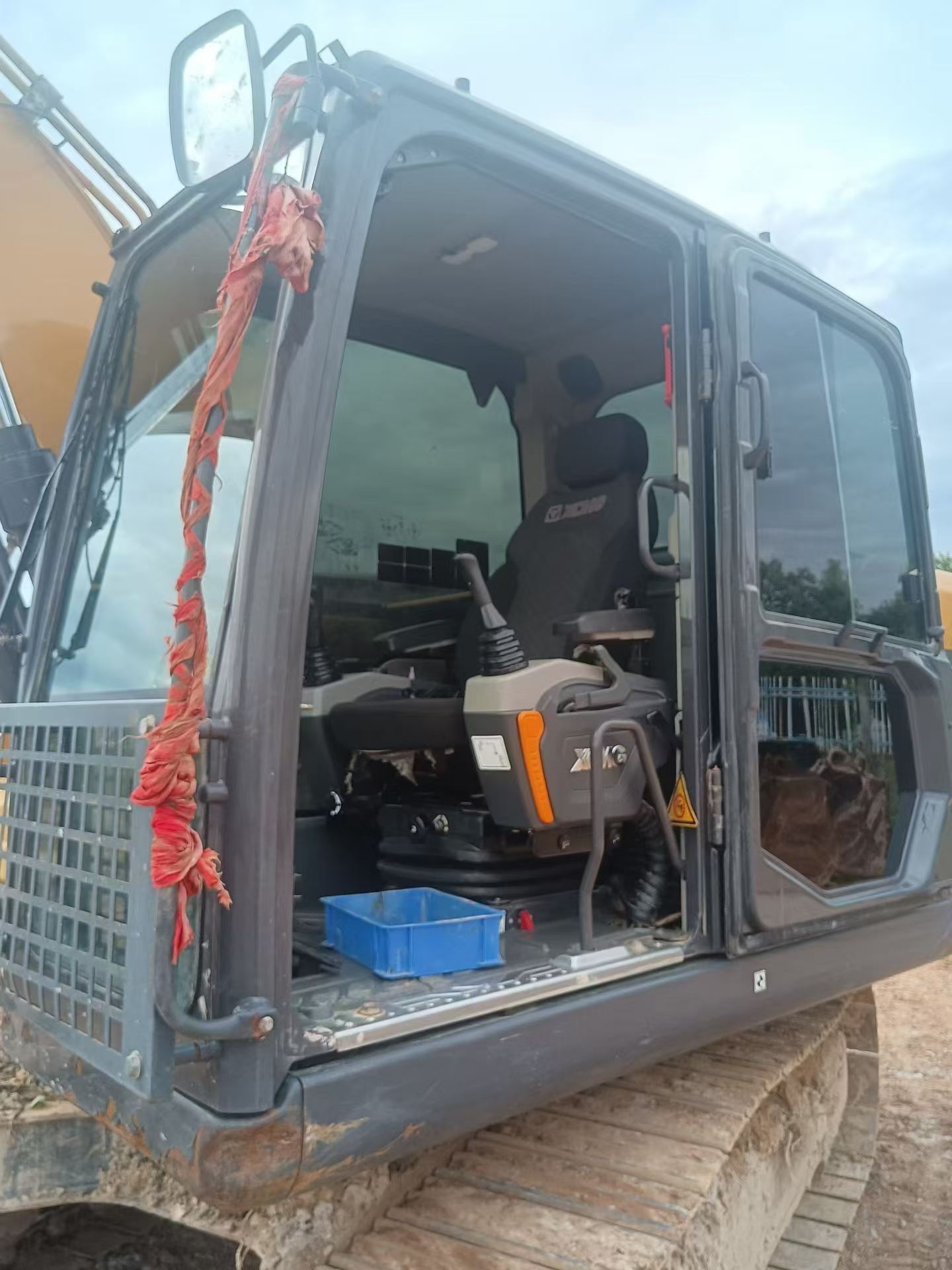 Buy XCMG XE135B Used Excavator / 2