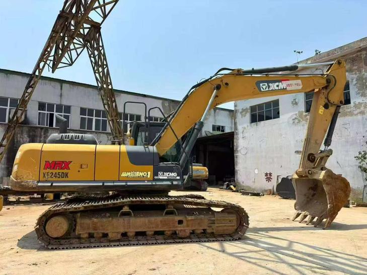 Buy XCMG XE245D Used Excavator / 1
