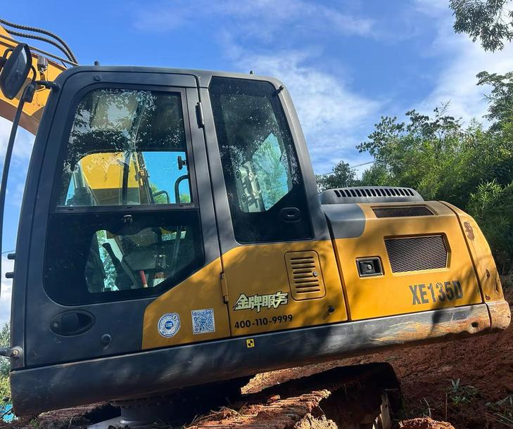 Buy XCMG XE135B Used Excavator / 1