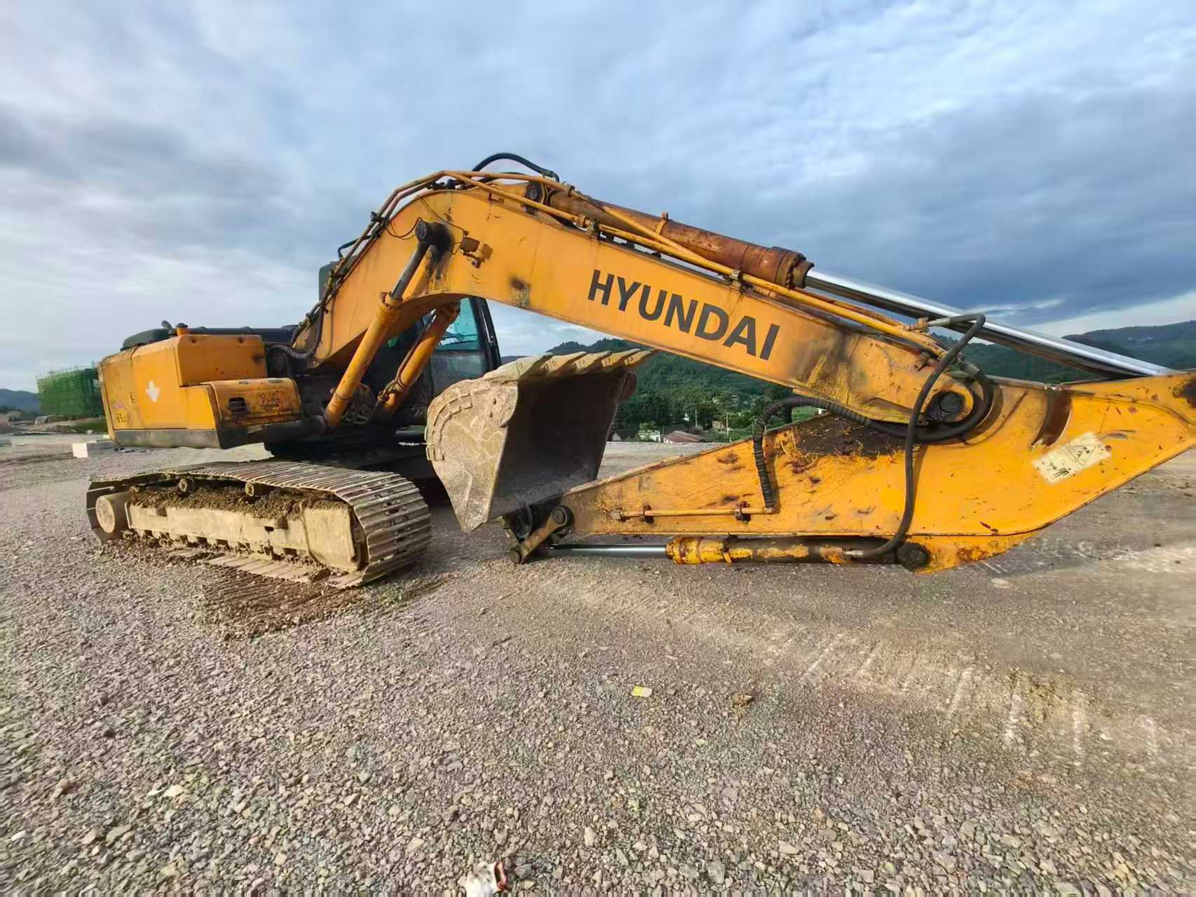 Buy Hyundai R225-7 Used Excavator / 4