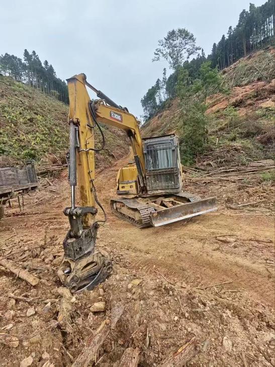 Buy XCMG XE85C Used Excavator / 1