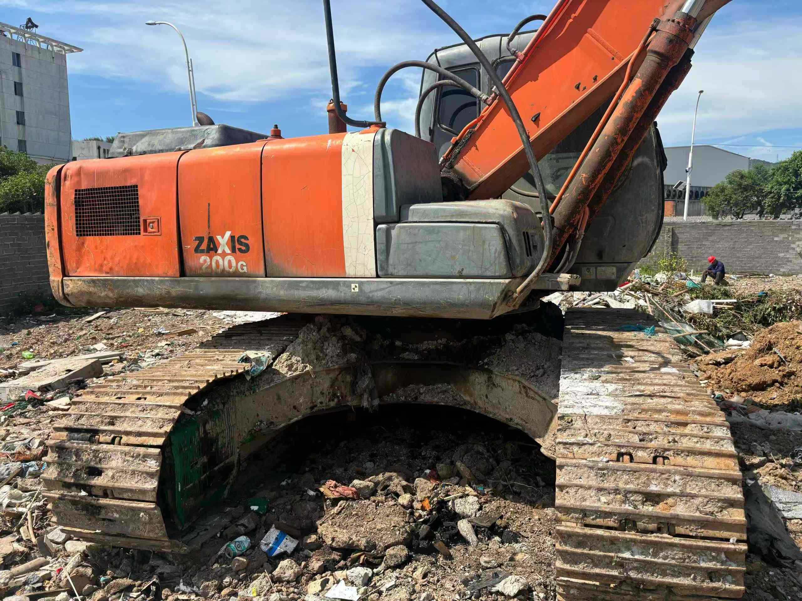 Buy Hitachi ZX200-3G Used Excavator / 3