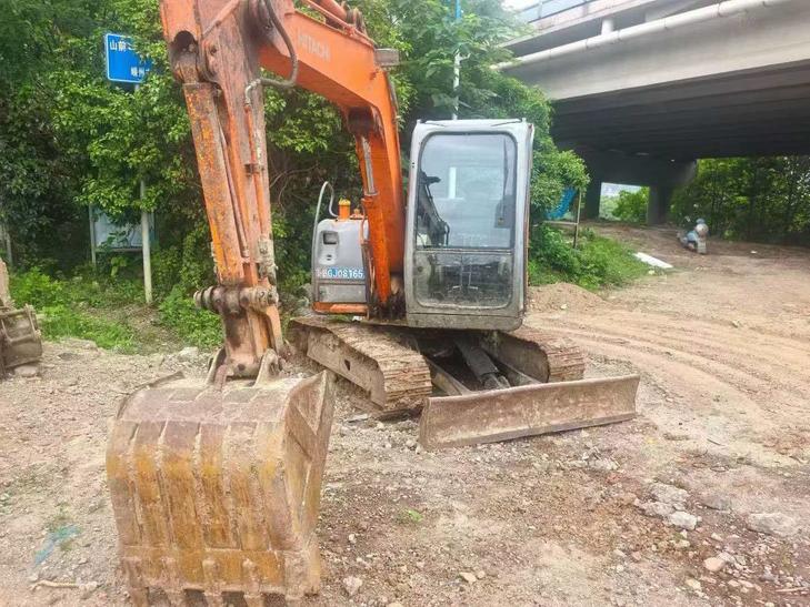 Buy Hitachi EX60-6 Used Excavator / 1