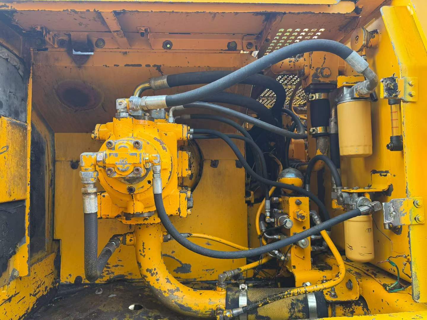 Buy Caterpillar 320V2 Used Excavator / 4