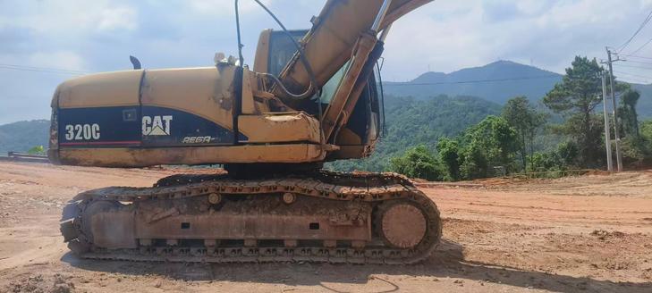 Buy Caterpillar 320C Used Excavator / 1