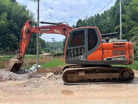 Buy Doosan S130W-3 Used Excavator / 2 Buy Doosan S130W-3 Used Excavator / 2