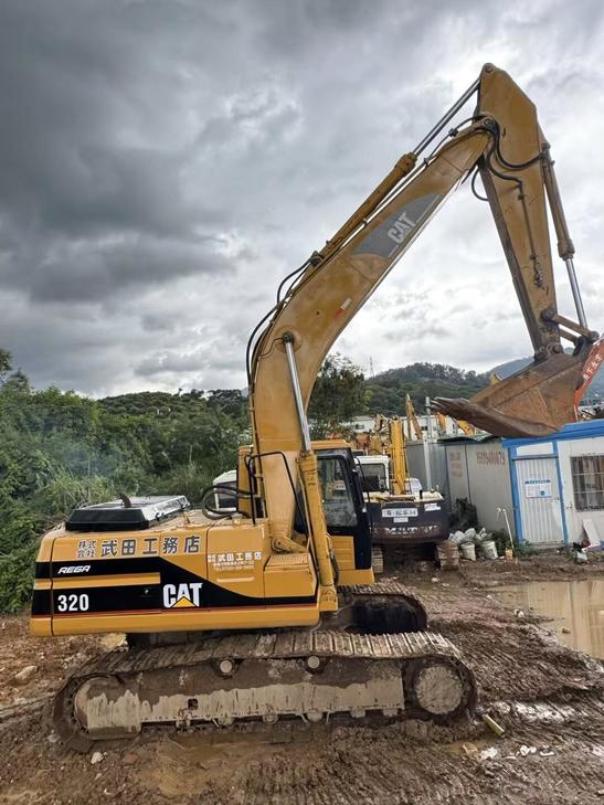 Buy Caterpillar 320V2 Used Excavator / 1