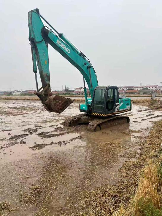 Buy Kobelco SK200 Used Excavator / 1