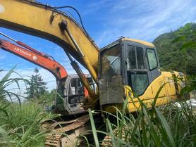 Buy Komatsu PC200-7 Used Excavator / 2 Buy Komatsu PC200-7 Used Excavator / 2