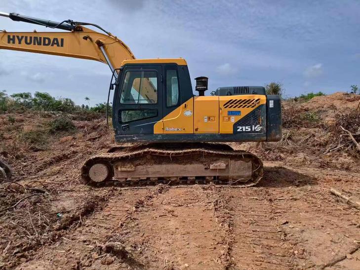 Buy Hyundai R215VS Used Excavator / 1