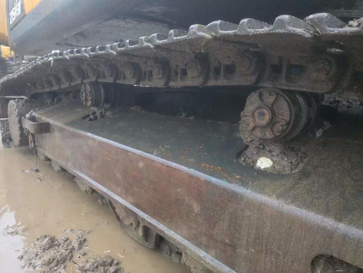Buy Hyundai R215VS Used Excavator / 1