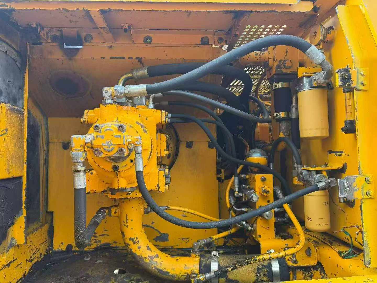 Buy Caterpillar 320V2 Used Excavator / 4