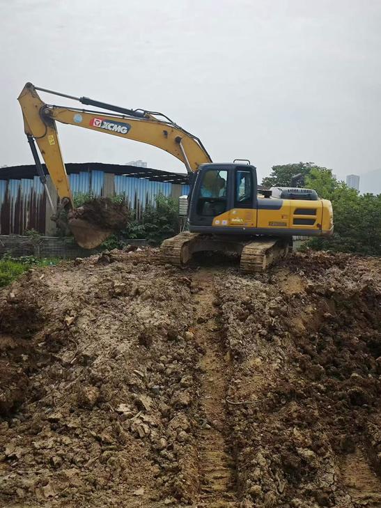 Buy XCMG XE205DA Used Excavator / 1