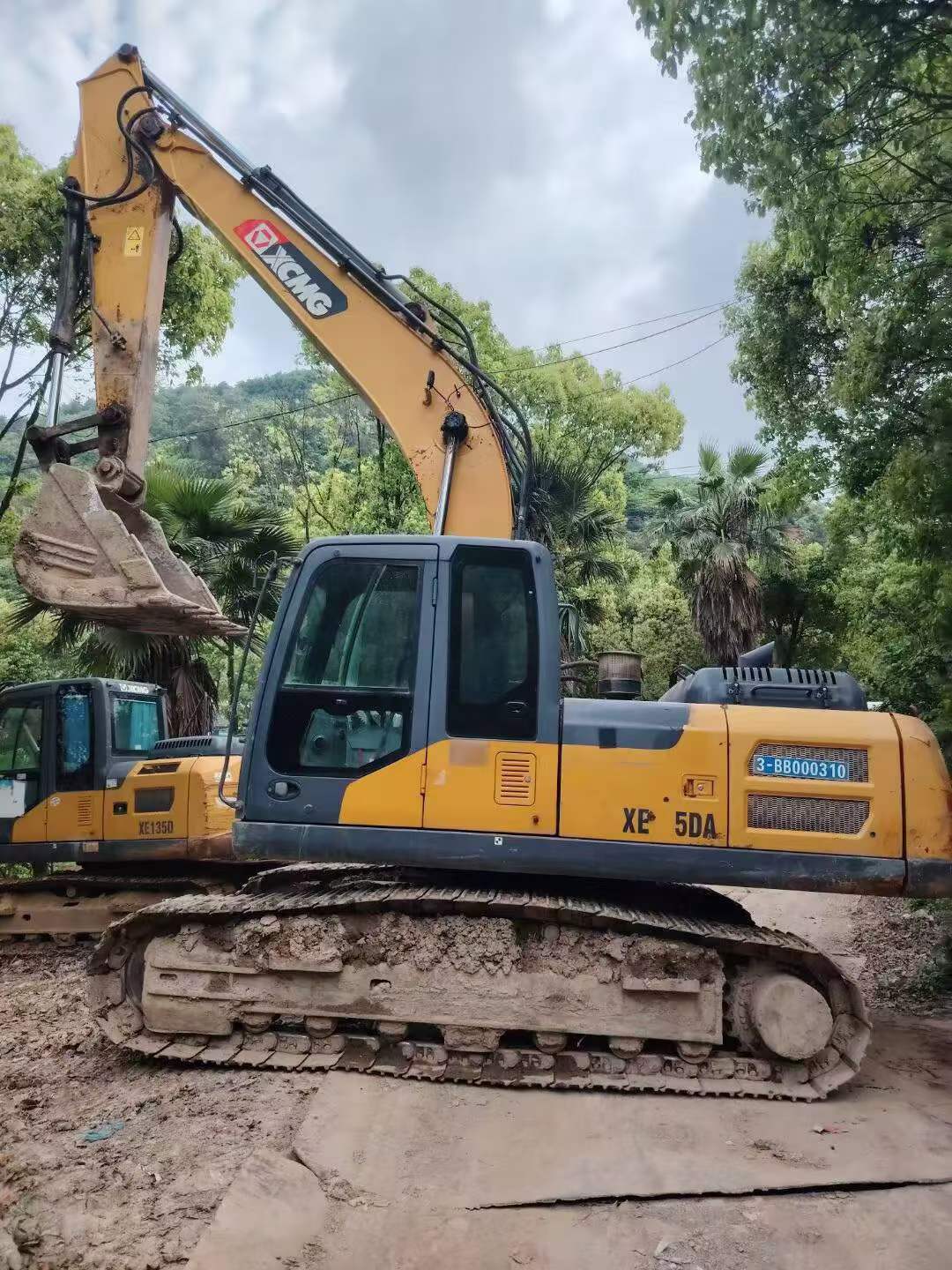 Buy XCMG XE205DA Used Excavator / 2