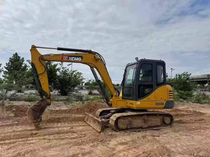 Buy XCMG XE60 Used Excavator / 1