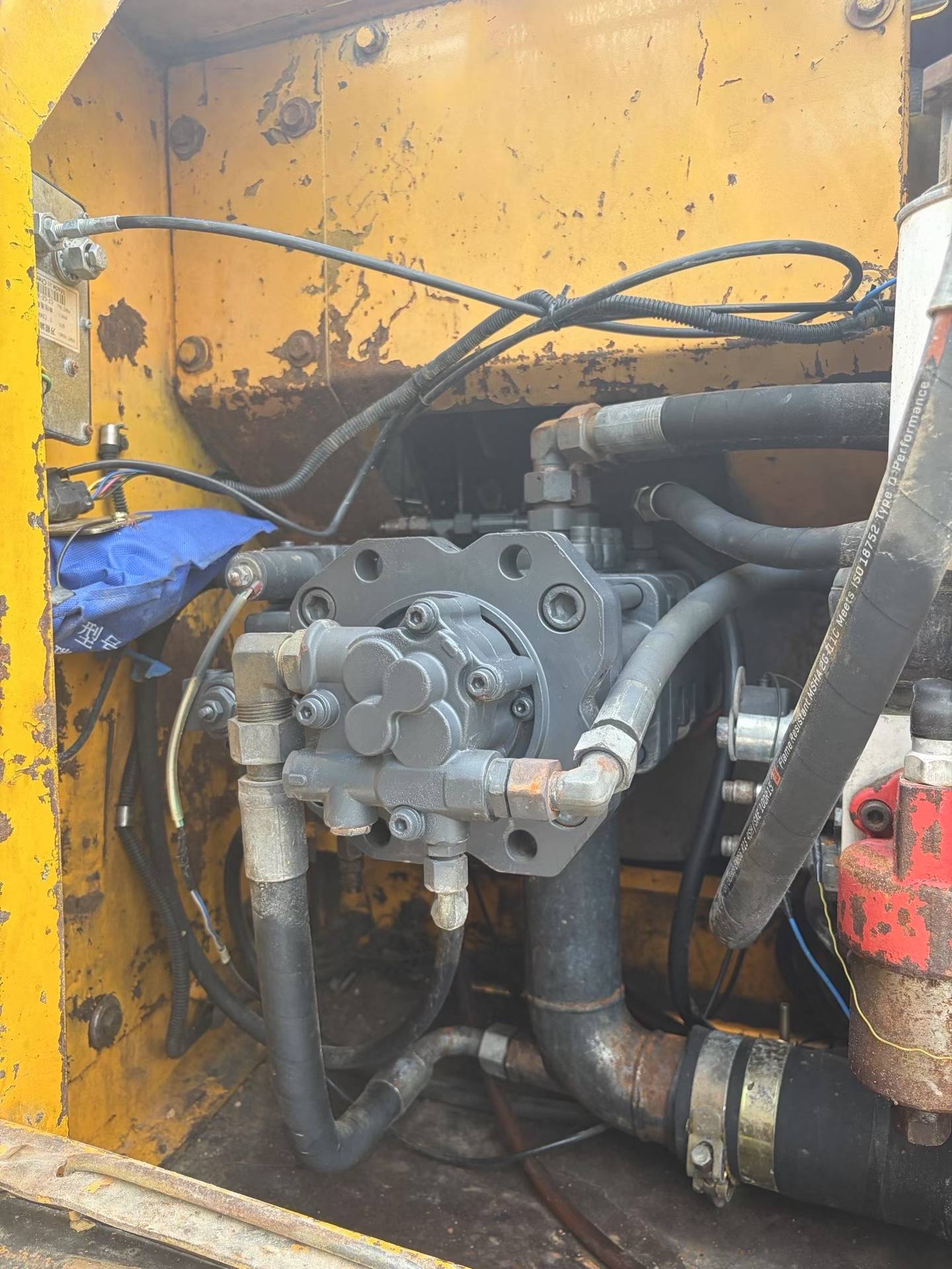 Buy XCMG XE150 Used Excavator / 8