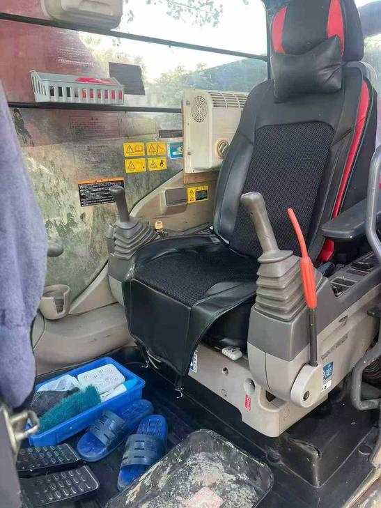 Buy Hitachi EX200-3 Used Excavator / 1