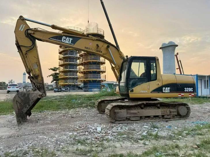 Buy Caterpillar 320C Used Excavator / 1