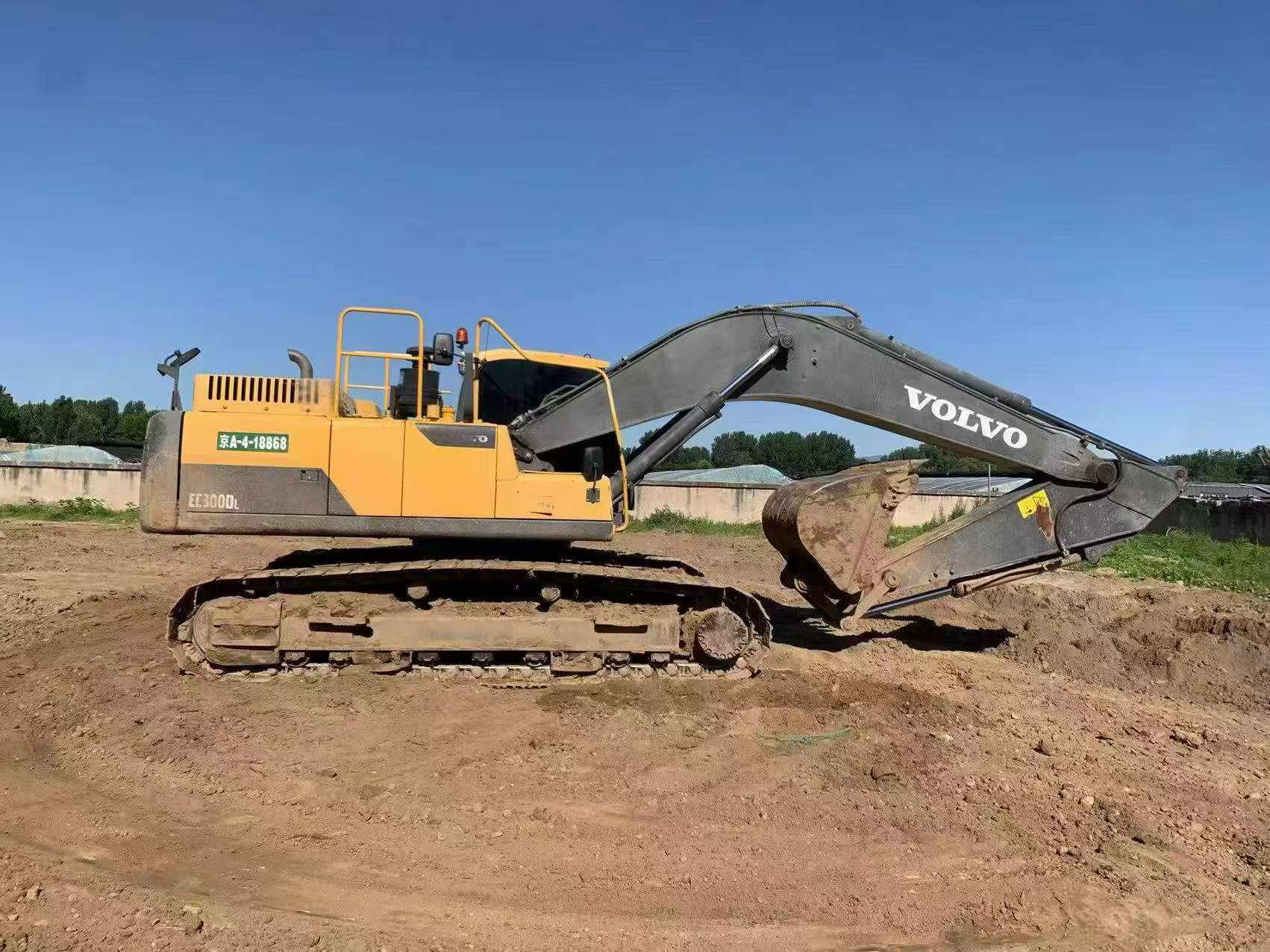 Buy Volvo EC300DL Used Excavator / 3