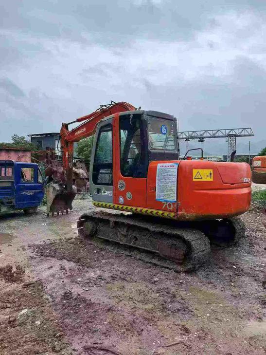 Buy Hitachi EX70 Used Excavator / 1