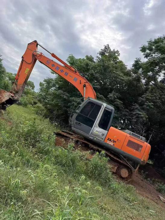 Buy Hitachi EX200 Used Excavator / 1
