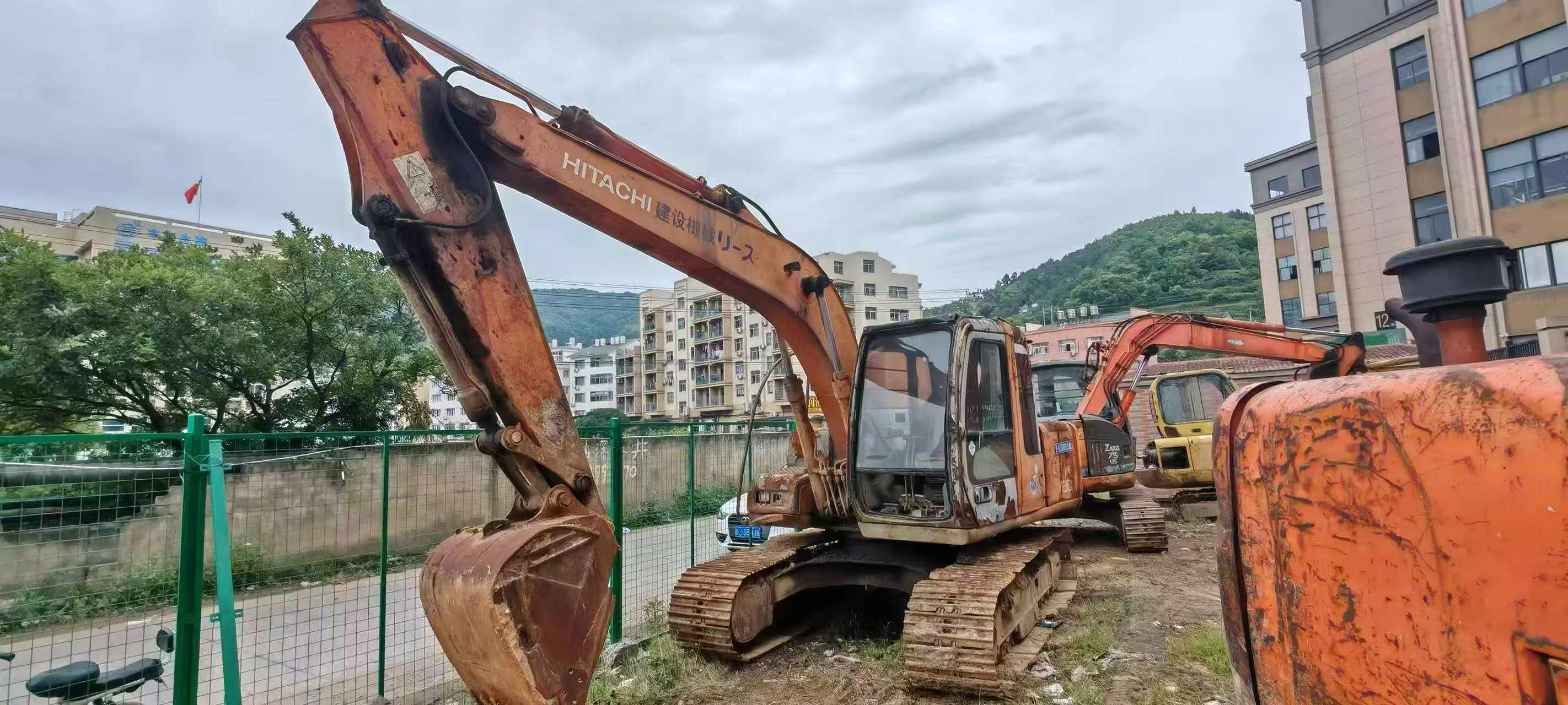 Buy Hitachi EX120-2 Used Excavator / 3