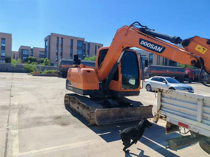 Buy Doosan DX75 Used Excavator / 1