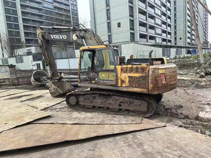 Buy Volvo EC210B Used Excavator / 1