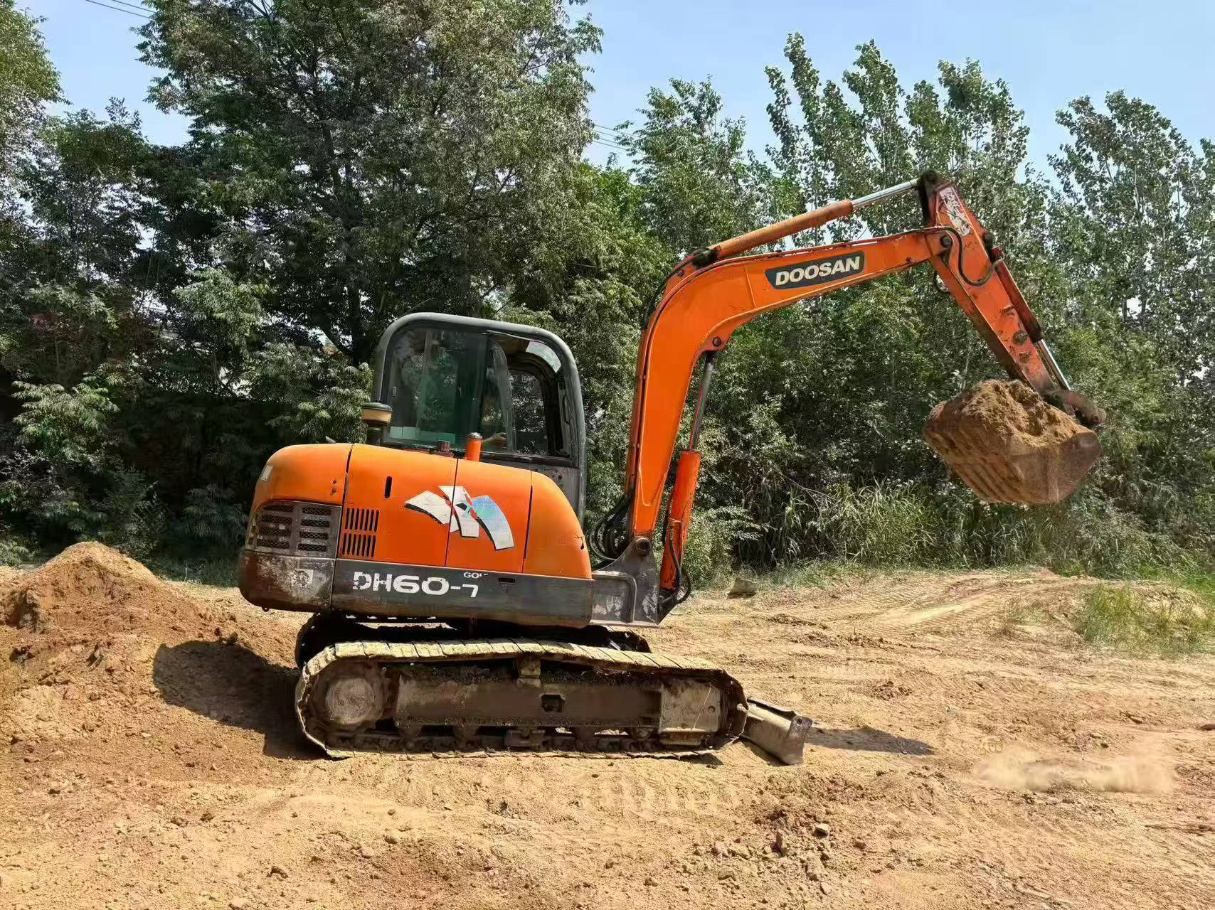 Buy Doosan DH60 Used Excavator / 3