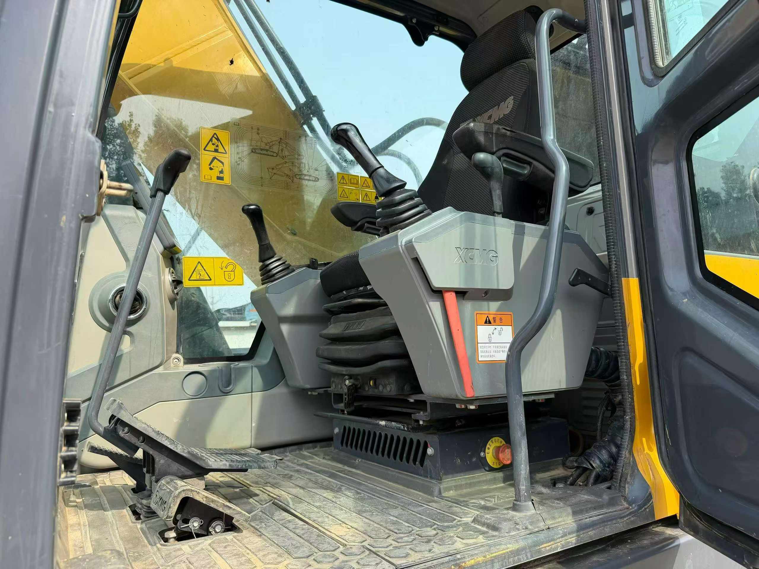 Buy XCMG XE215 Used Excavator / 8