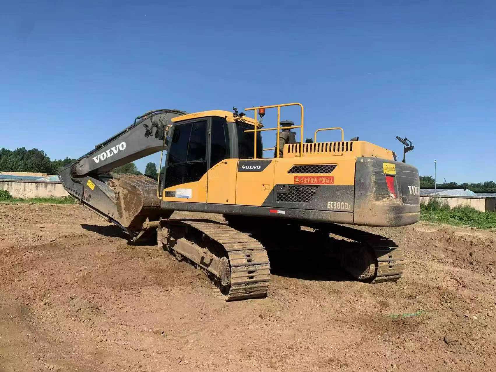 Buy Volvo EC300DL Used Excavator / 2