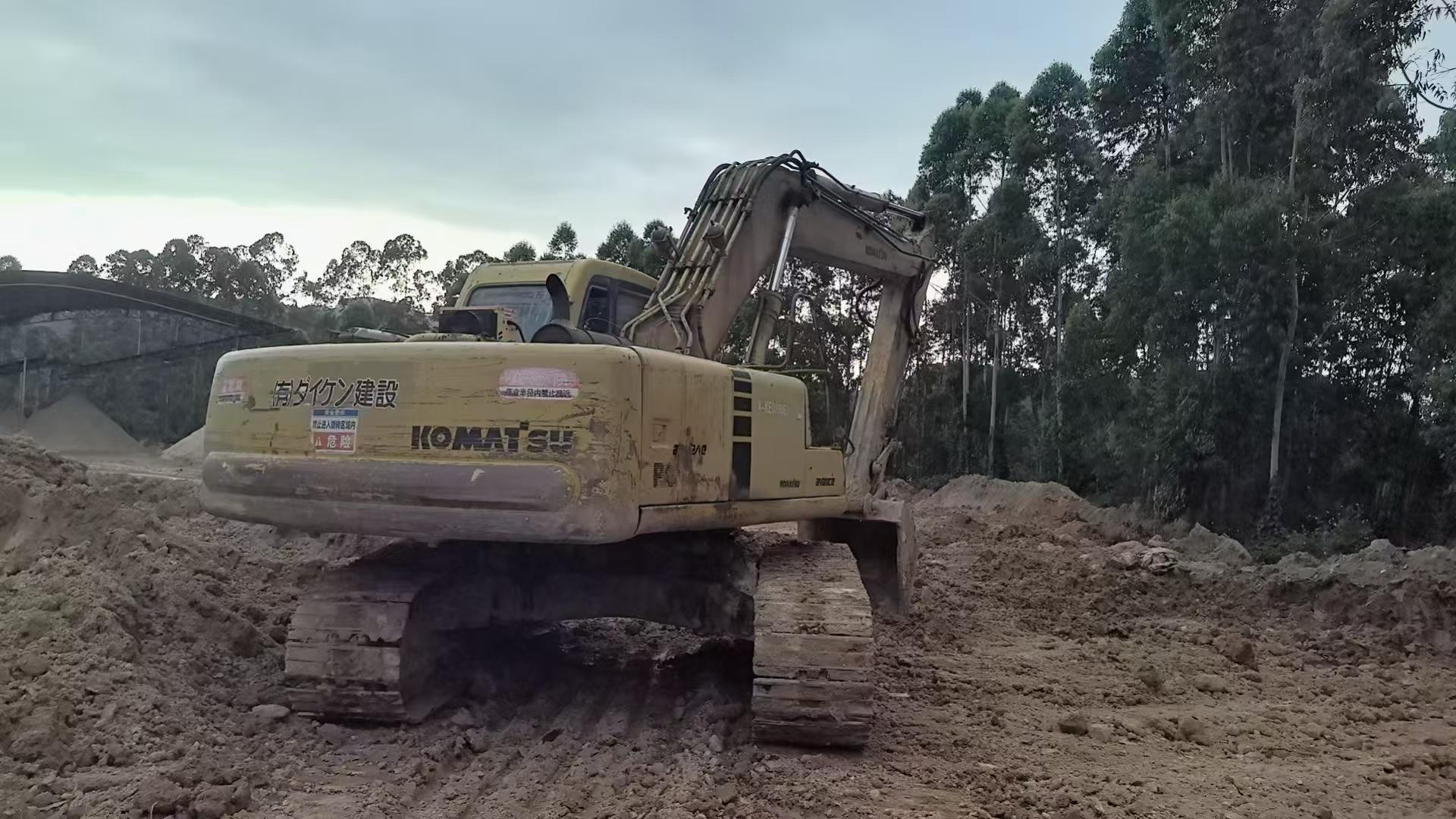 Buy Komatsu PC200-6 Used Excavator / 2