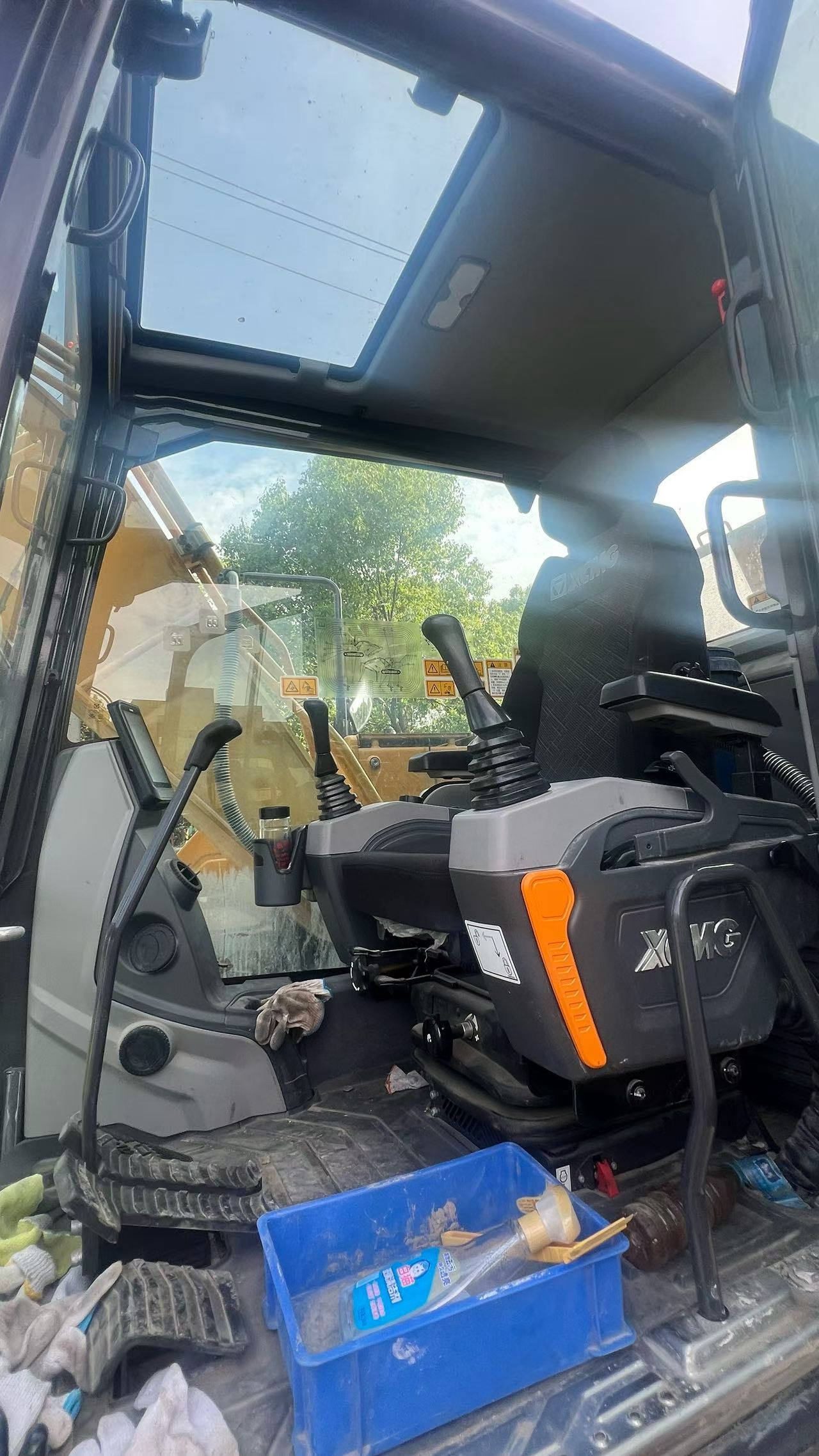 Buy XCMG XE135B Used Excavator / 3