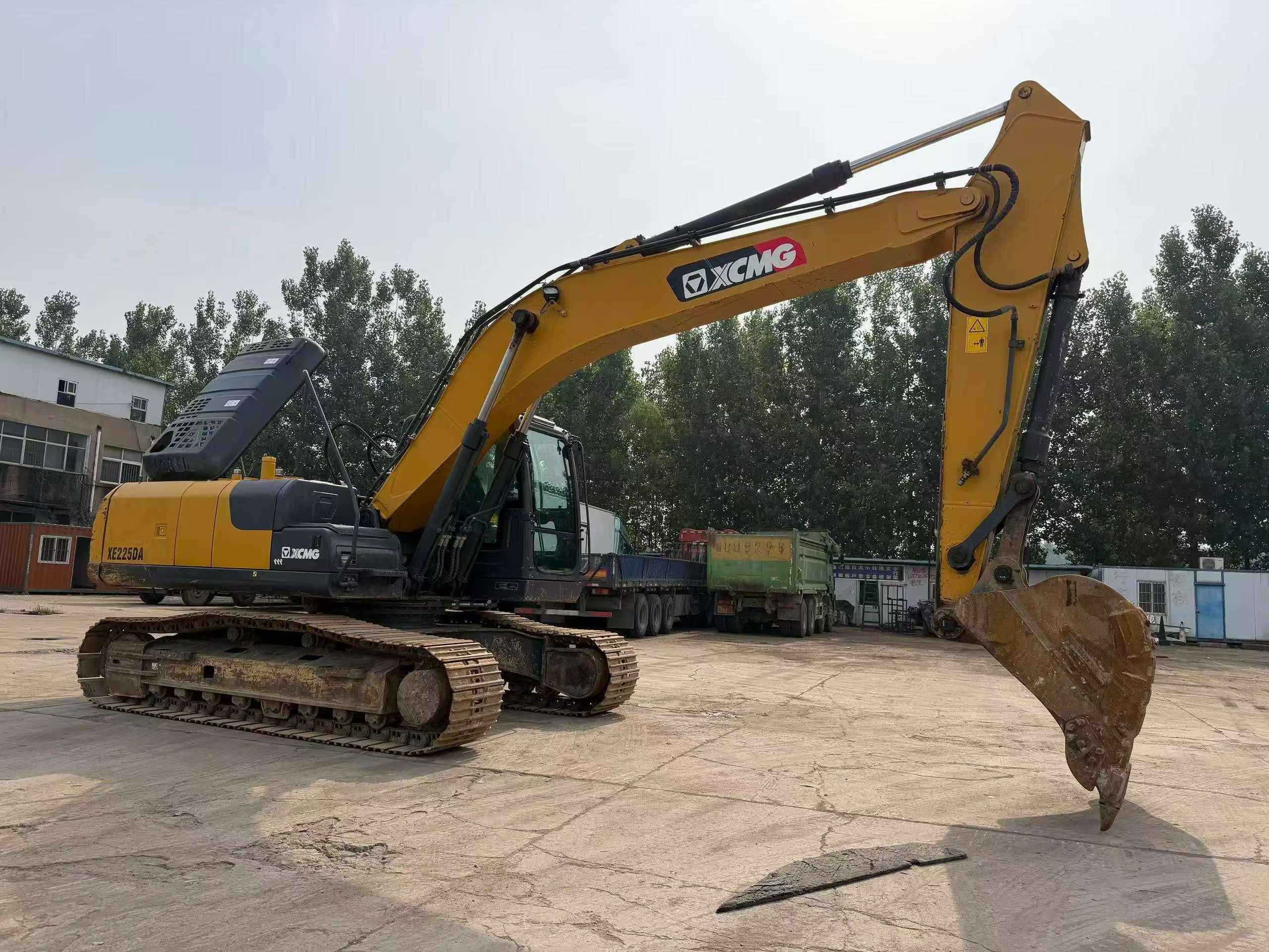 Buy XCMG XE215 Used Excavator / 2